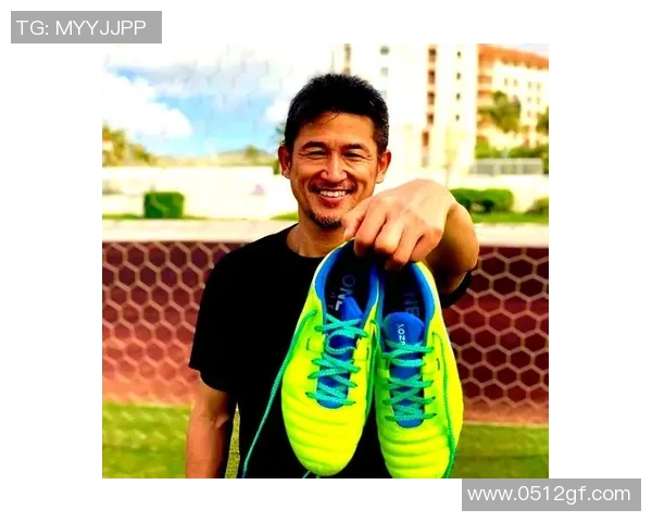 球星必备装备：为什么顶级足球运动员都选择穿足球鞋