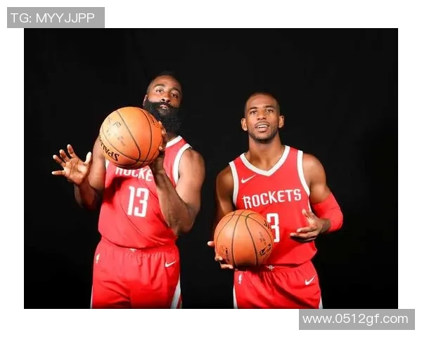 花式足球高手克里斯与众多球星同框合照展现炫技与友谊的精彩瞬间